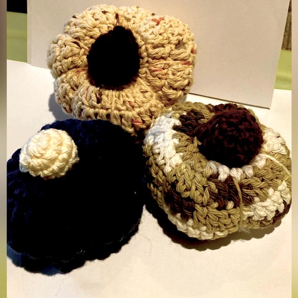 Sale! Crocheted set of three pumpkins, fall colors - Picture 2 of 7
